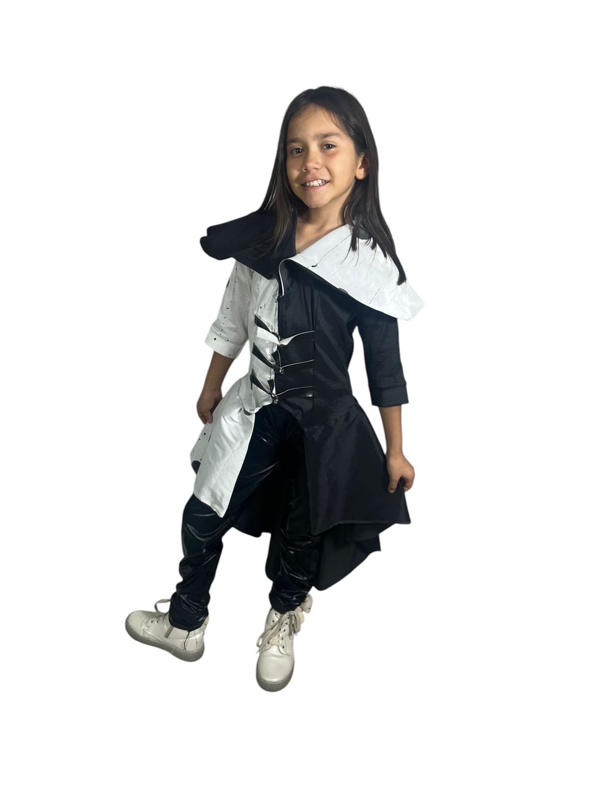 Dama Black and White
